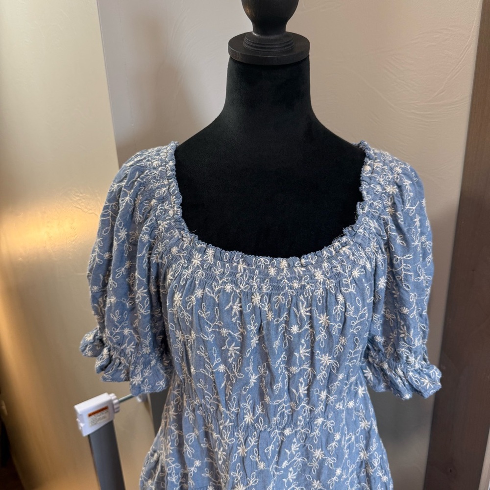 Old Navy Scoop Neck Short Sleeve Ruffle Blue White Embroidered Floral Dress M‎ - Picture 2 of 10